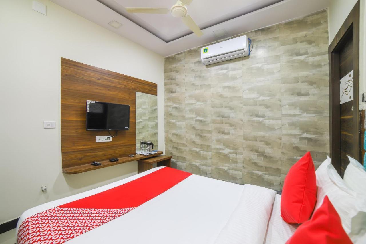 Oyo 67345 Hotel Anjani Inn Naroda Exterior photo