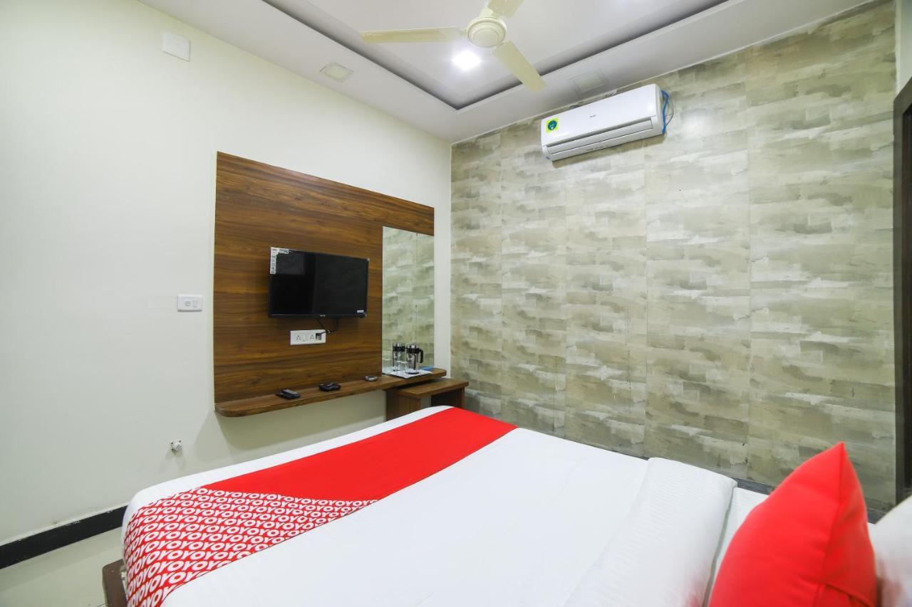 Oyo 67345 Hotel Anjani Inn Naroda Exterior photo